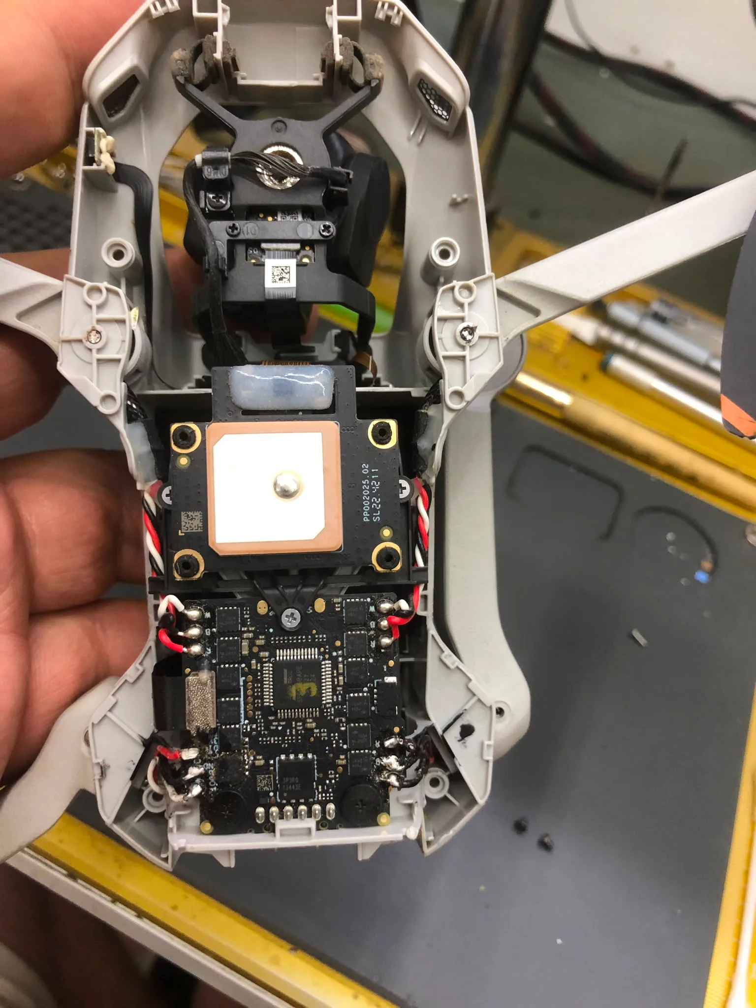 DJI Mini 2 SE iç mekanizma darbe kontrolü